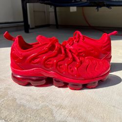 Nike Air VaporMax Plus Triple Red Size 8.5 CW6973-600