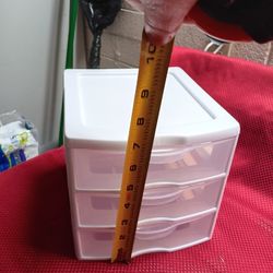 Small Plastic Drawer In Organizers In Storage Bins In Storage Containers In Great Condition 