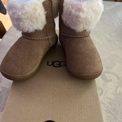 Uggs Sammee Size 5