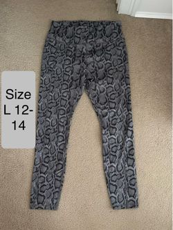 Avia Gray/Black Snake Print Leggings Size L $5