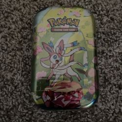Pokemon Prismatic Evolutions Mini Tin