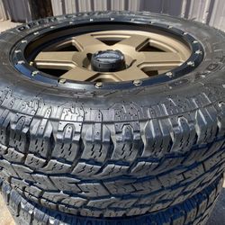Llantas New Raceline de 20" y neumáticos Toyo 275/60R20 AT (patrón tundra de 5 orejetas 5x150)  