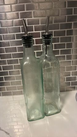 glass oil/vinegar cruets