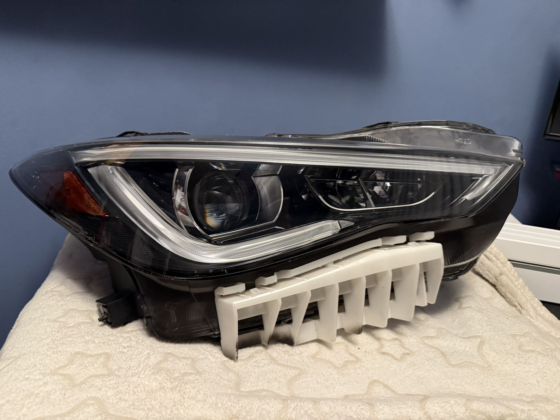 INFINITI Q60 RIGHT HEADLIGHT 2017 2018 2019 2020 2021 2022