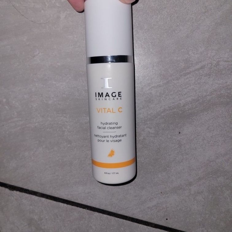 VITALC
hyang
facial cleanser