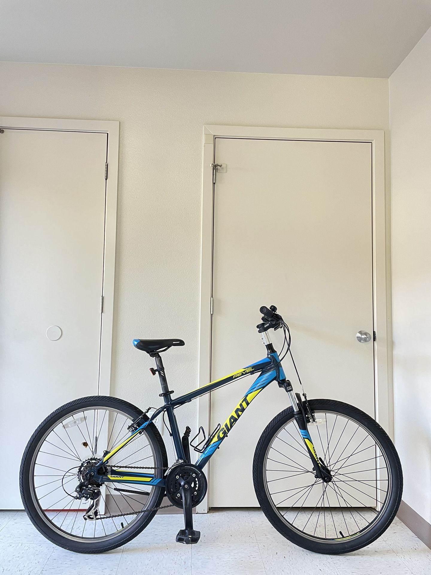Giant 2 Revel Mountain Bike 26”