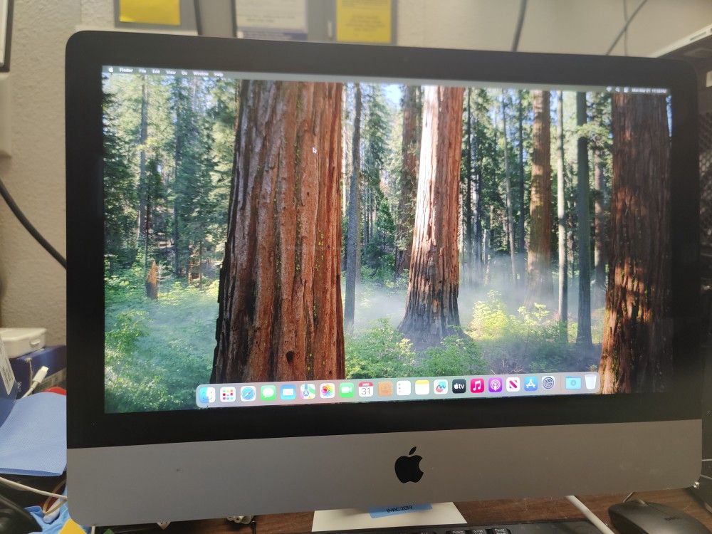 Apple iMac 2019 21.5" 4K Retina Intel Six Core , 16GB DDR4 Ram, 256GB SSD, AMD Radeon Pro 560X 4GB Graphics, mocOS Sequoia, Apple Wireless Ke