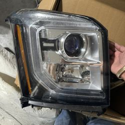 Right Head Lamp For 2016-2018 GMC Yukon 