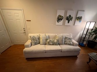 Cindy Crawford Home Queen Sleeper Sofa — Rooms To Go — Cream/Ivory w/ Pillows