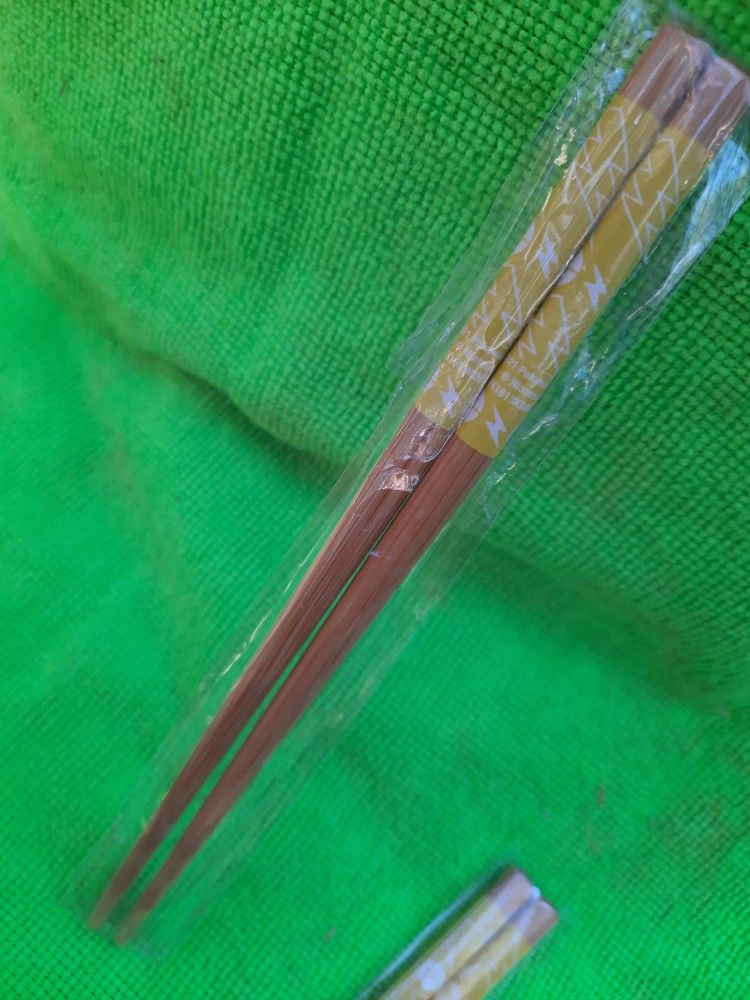 Nintendo Licensed Pokémon Pikachu Yellow & White Bamboo Chopsticks Set Food Grade For Ramen Or Sushi