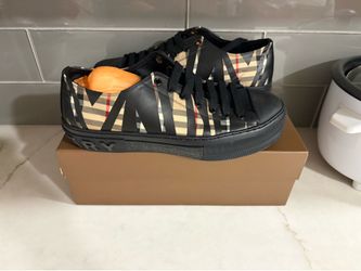 Designer low top sneakers size 42