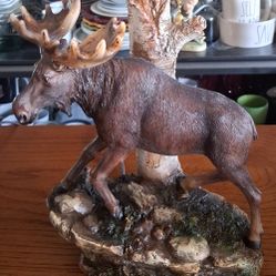 Beautiful Resin Bull Moose Table Lamp