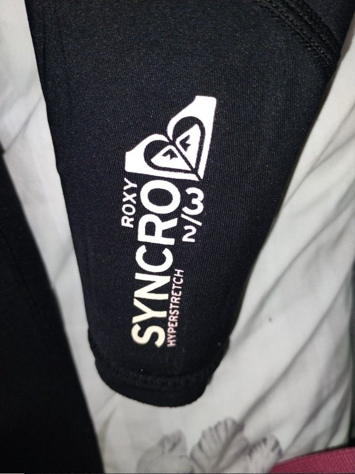 Ladies BLACK ROXY WETSUIT SMALL MEDIUM