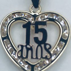 10k Gold With Cubic Zirconia 15 Anos Charm 