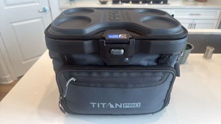 Titan Pro Insulated Cooler Bag with Hard Lid & Cup Holders – Like New