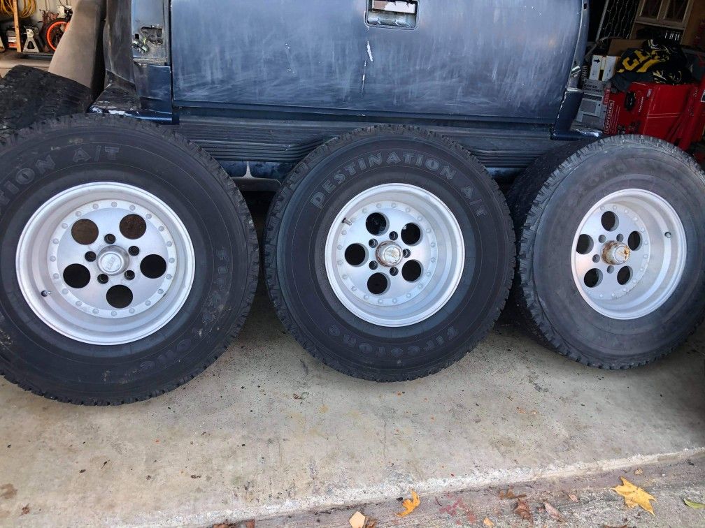 Fits ford or jeep wheels and tires