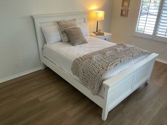 Full Size Bed Frame and Matress