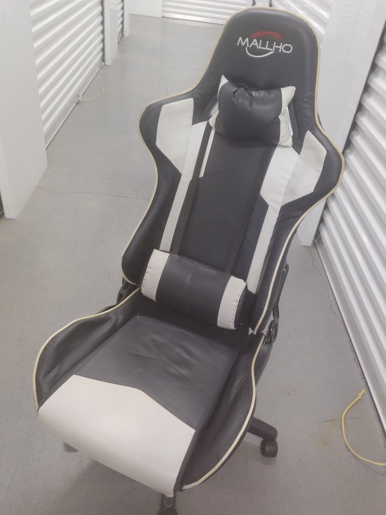 MALLHO GT Gamers Chair Very Nice Condition $60 obo