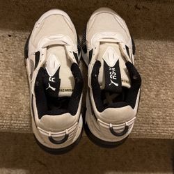 White And Blacks Pumas