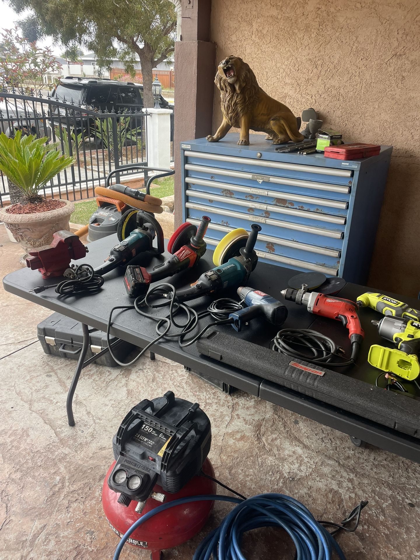 TOOLS / COMPRESSOR / LADDER /