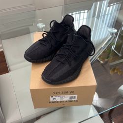 YEEZY BOOST 350 V2 ONYX (Men Size 9 1/2)