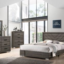 4 Pcs Bedroom Set. Dresser Mirror Queen Bed And Nightstand 