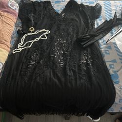 Black Dress From 1920 With Accessory 