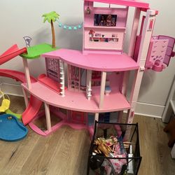 Barbie Dream House And Dolls 