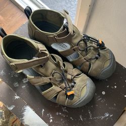 Boys Size 6 Keen Sandals