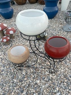 3 tier plant stand with 3 round pots