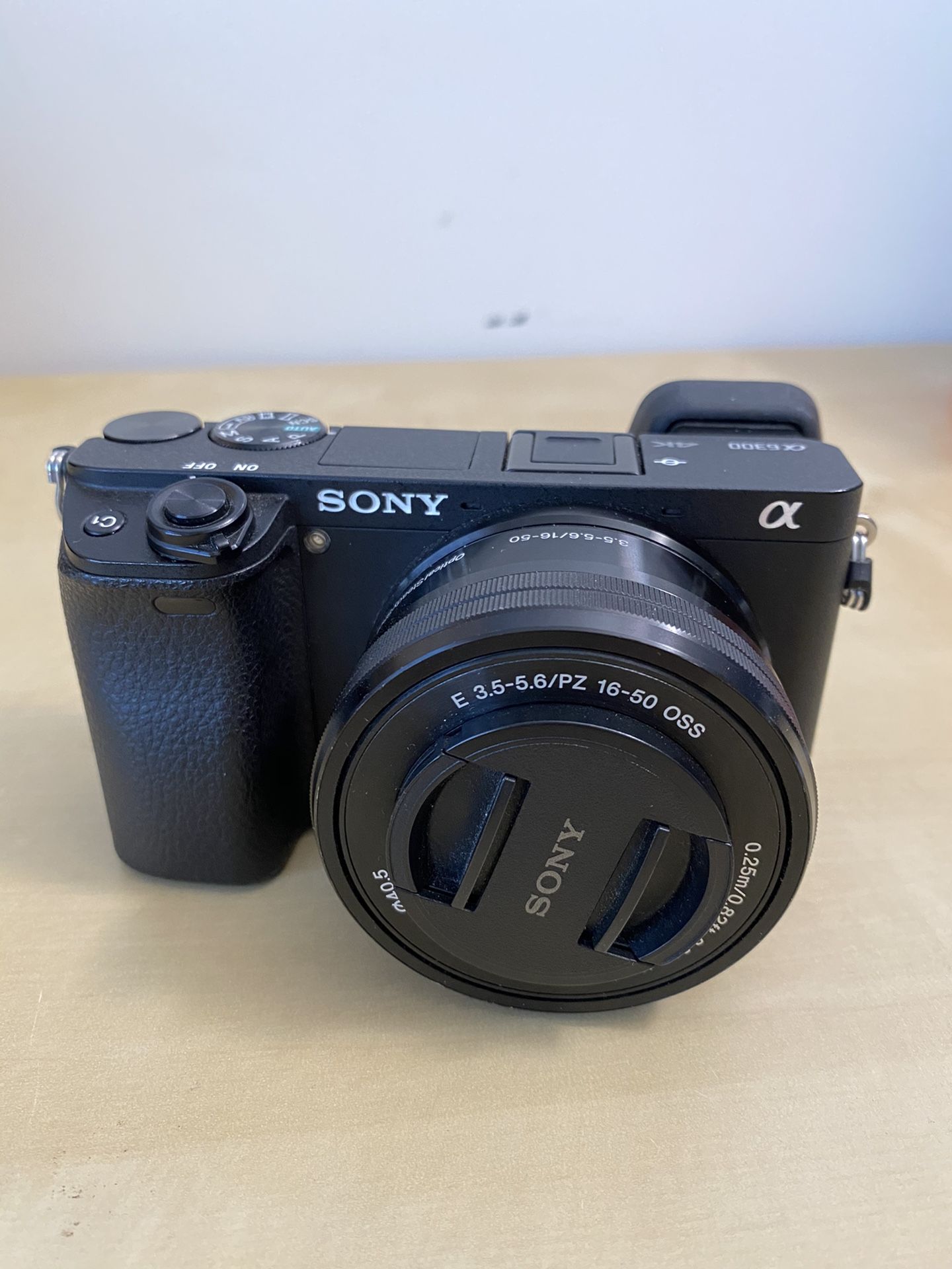 SONY a6300 Camera w/Power Zoom Lens Kit