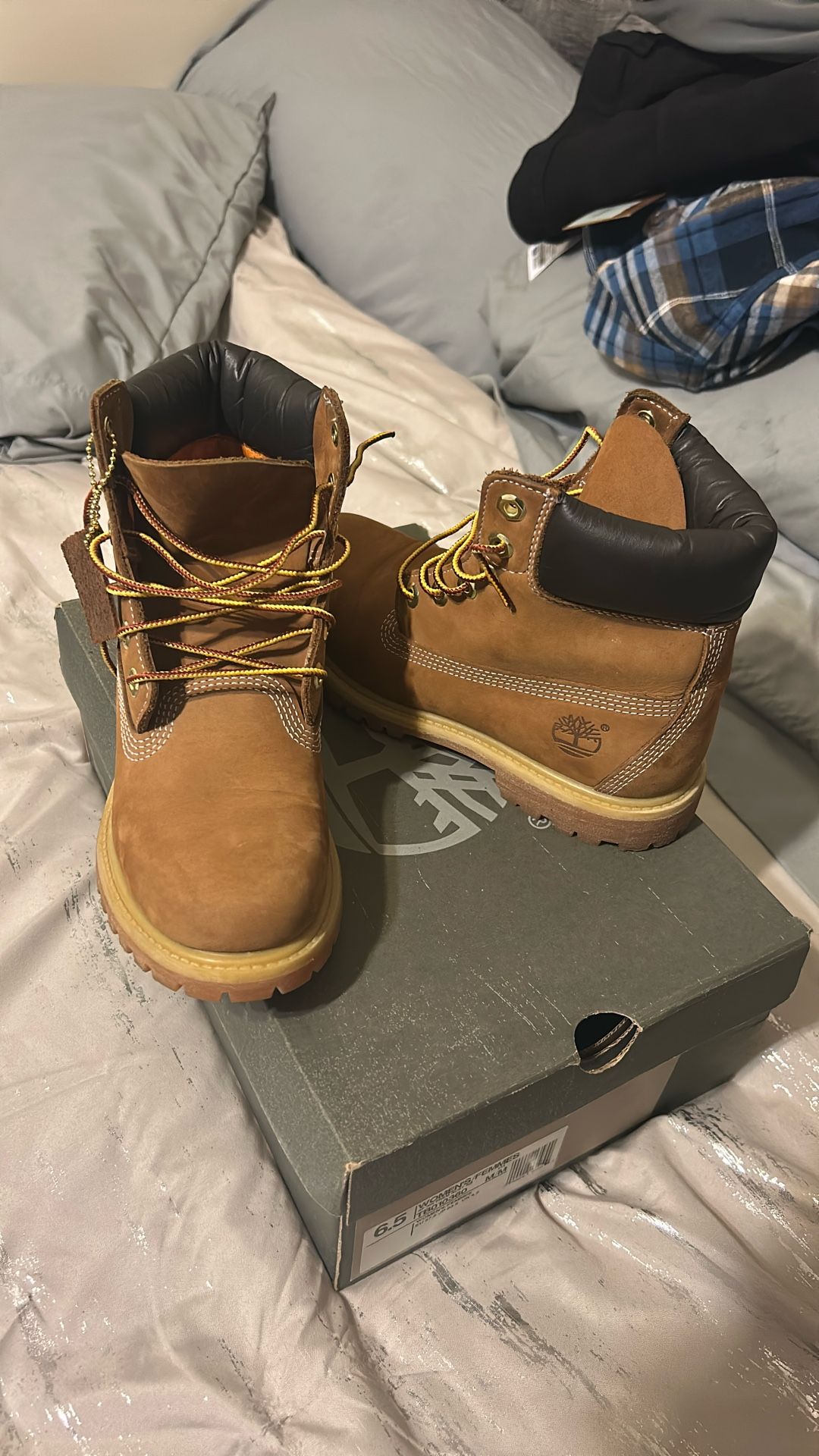 Woman’s 6.5 Rust Color Timberlands