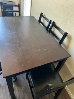 Dining room table