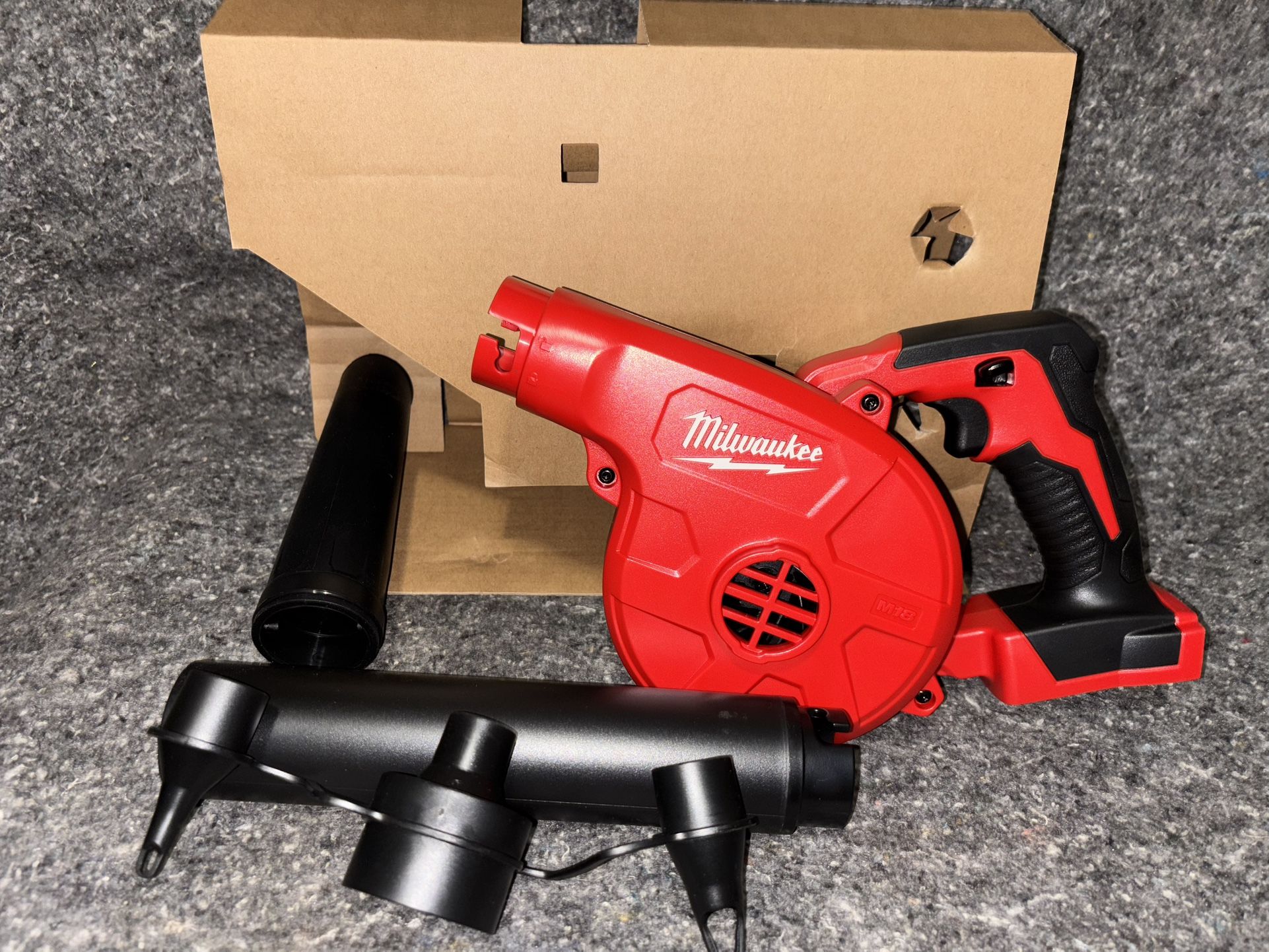Milwaukee M18 18V Lithium-Ion Cordless Compact Blower (Tool-Only)