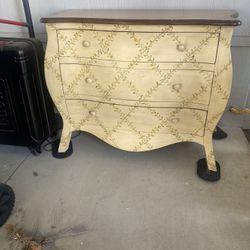 Beautiful 3 Drawer Dresser