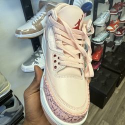 Air Jordan Retro 3 Size 8.5.   .8.