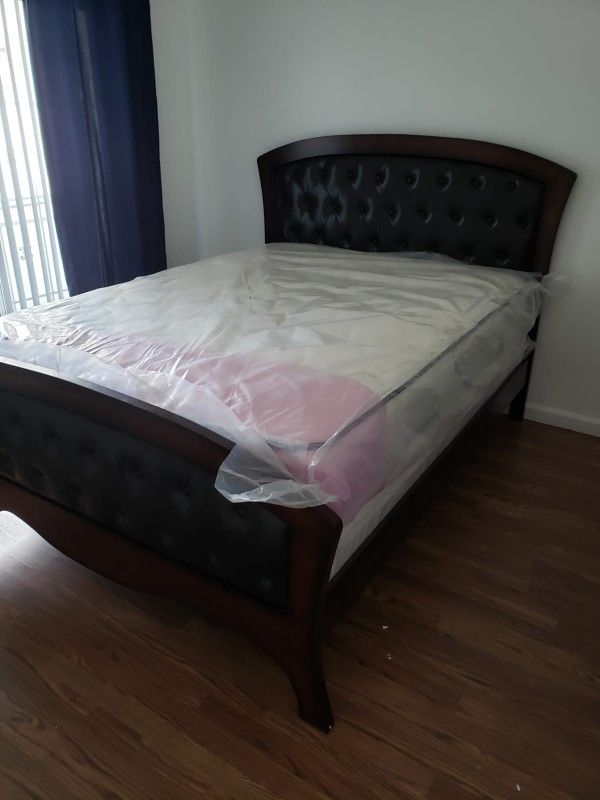 NEW FULL MATTRESS. Bed frame is not available. Take it home the same day 👍