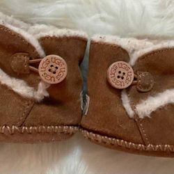 UGG Boots-size 4/5 Toddler 
