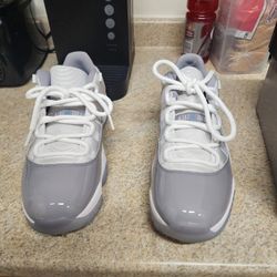 Jordan 11 low cement gray size 10.5