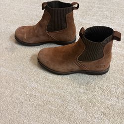 North Face Women’s boots size 6
