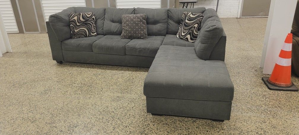 Grey Sectional (I CAN DELIVER)