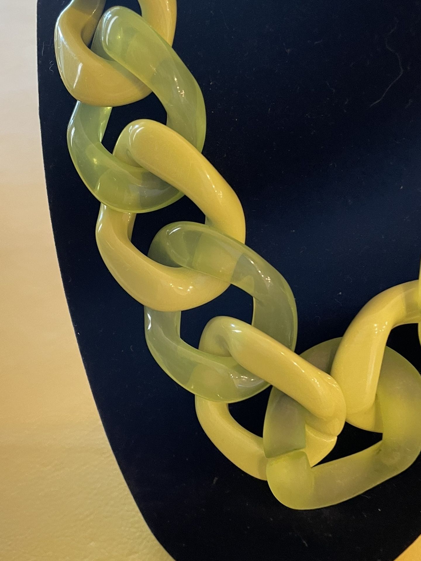 Beautiful Large Link Lime Green Choker Necklace Is 17 Inches & Made In italy