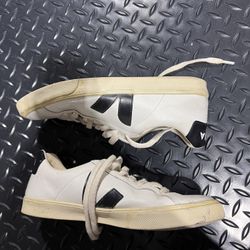 Women’s Veja Sneakers 