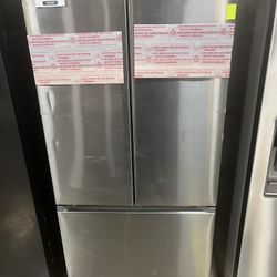 SAMSUNG 32 INCH WIDE FRENCH DOOR OPEN BOX 