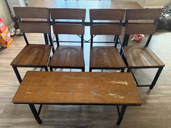 Dining Room Table Set NEED GONE TODAY OR TRASH