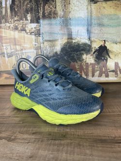 Hoka One Speedgoat 5 Youth Size 4 