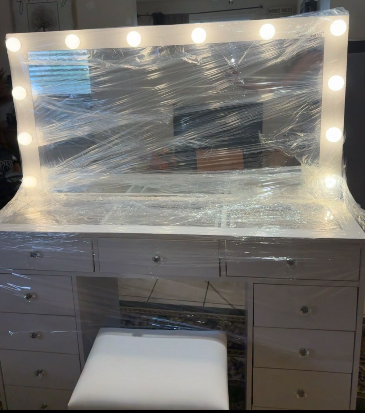 Elegant Light Up Vanity