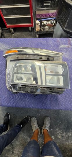 Hyundai Santafe 2022 Right headlight