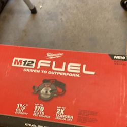 Milwaukee M12 FUEL 12-Volt Lithium-Ion Brushless Cordless 5-3/8 in. Circular Saw (Tool-Only) w/ 16T Carbide-Tipped Metal Saw Blade Tool Only Solo herr