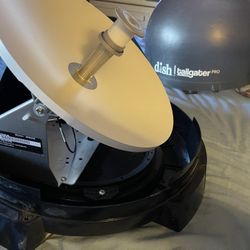 King Dish Tailgater PRO Fully Automatic Portable HD RV Satellite Antenna